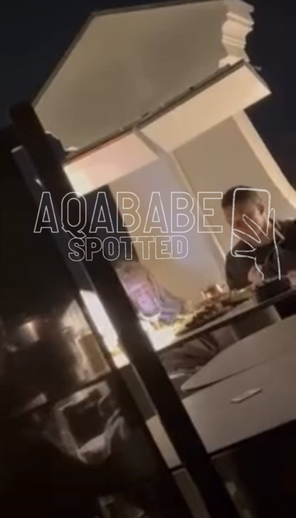 配资证券开户 一言一行备受关注，姆巴佩被拍到与女友深夜聚餐