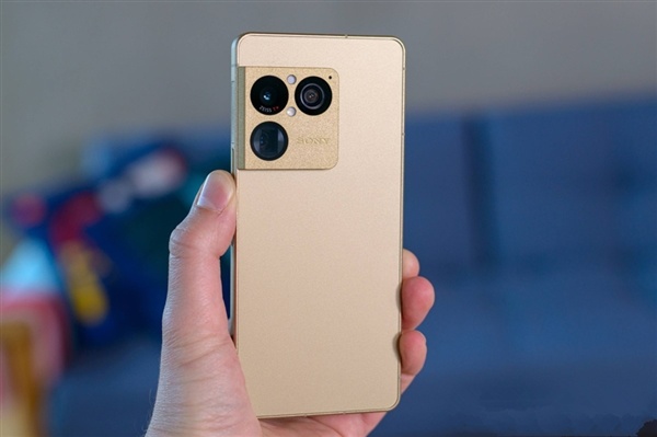 索尼万元机皇Xperia 1 VIII翻车！AI相机负优化被网友疯狂吐槽